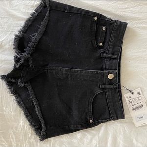 Black jean shorts !!